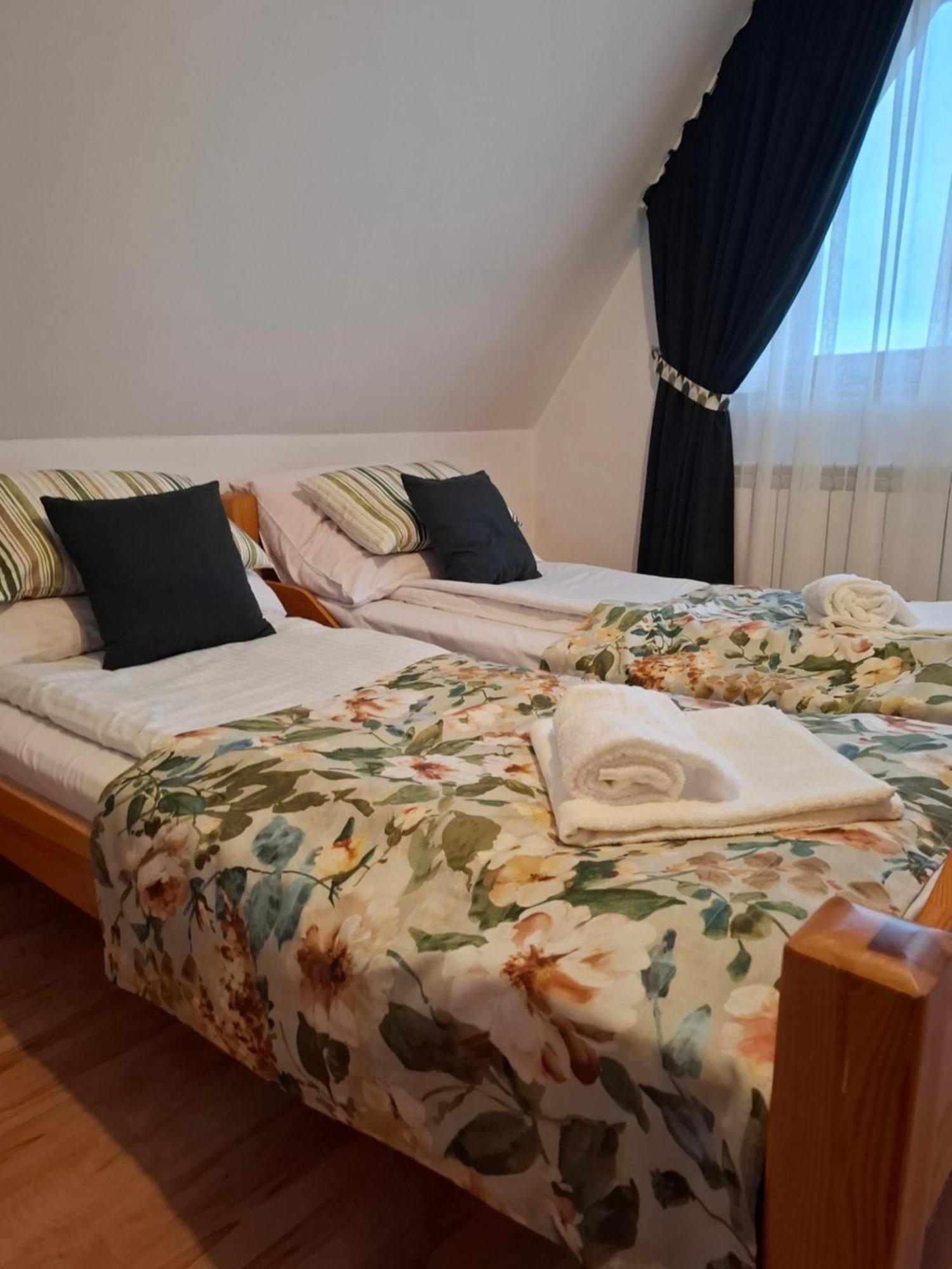 Wynajem Pokoi - Halina I Wieslaw Furczon Groń Extérieur photo